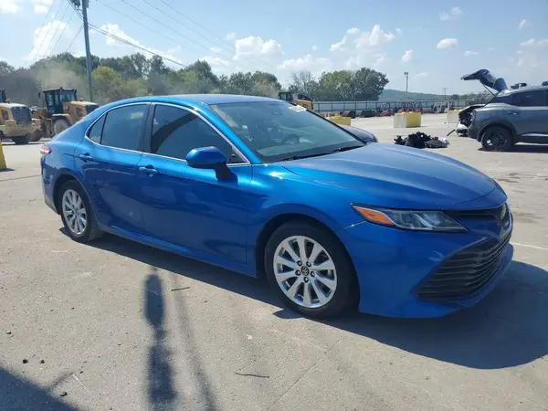 4T1B11HK2KU179893 — 2019 Toyota Camry, фото 4 с аукциона Copart 15.10.2026, Мелкие вмятины и царапины
