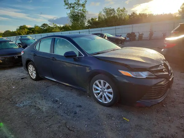 4T1B11HK0KU694276 — 2019 Toyota Camry, фото 4 с аукциона Copart, Передняя часть