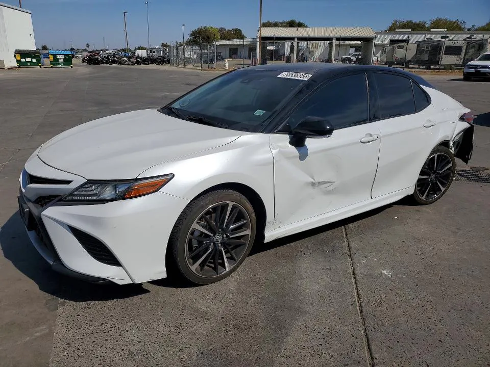 2019 Toyota Camry VIN 4T1B61HK0KU182521 фото 1