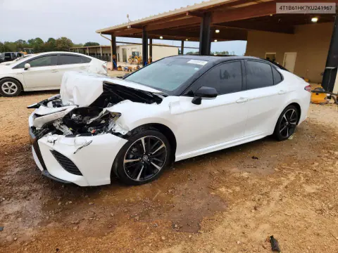 4T1B61HK7KU241967 — 2019 Toyota Camry, Сторона, фото до ремонта