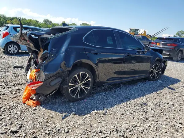 4T1G11AK0LU981733 — 2020 Toyota Camry, фото 3 с аукциона Copart, Передняя часть