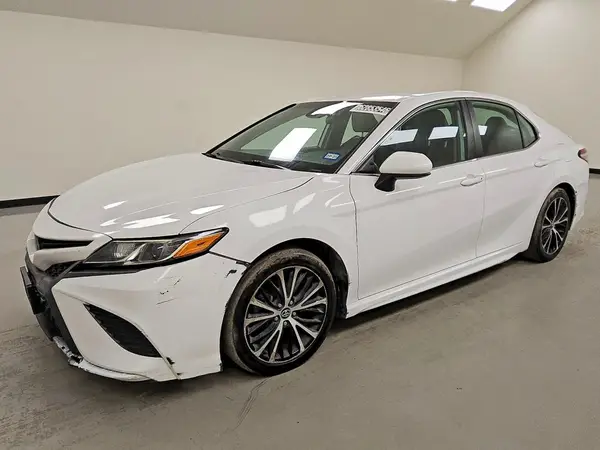4T1G11AK3LU317653 — 2020 Toyota Camry, Мелкие вмятины и царапины (Minor Dent/Scratches), фото до ремонта