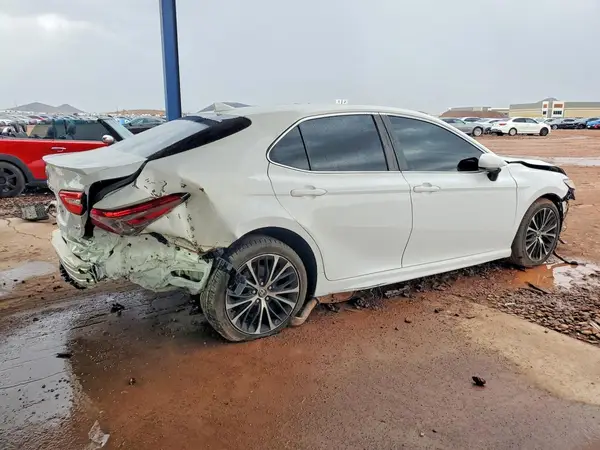 4T1G11AK0LU976676 — 2020 Toyota Camry, фото 3 с аукциона Copart 29.09.2026, Передняя часть