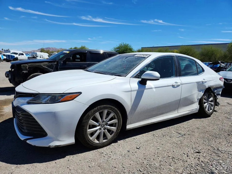 2020 Toyota Camry VIN 4T1C11AK5LU879701 фото 1