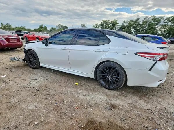 4T1K61AK3LU309547 — 2020 Toyota Camry, фото 2 с аукциона Copart 13.10.2026, Передняя часть