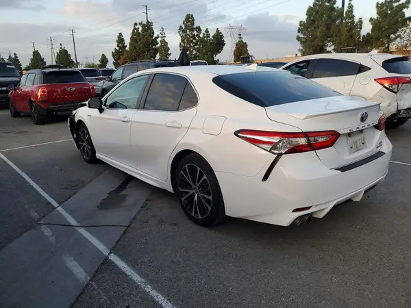 4T1J31AK4LU544401 — 2020 Toyota Camry, фото 2 с аукциона Copart, Передняя часть