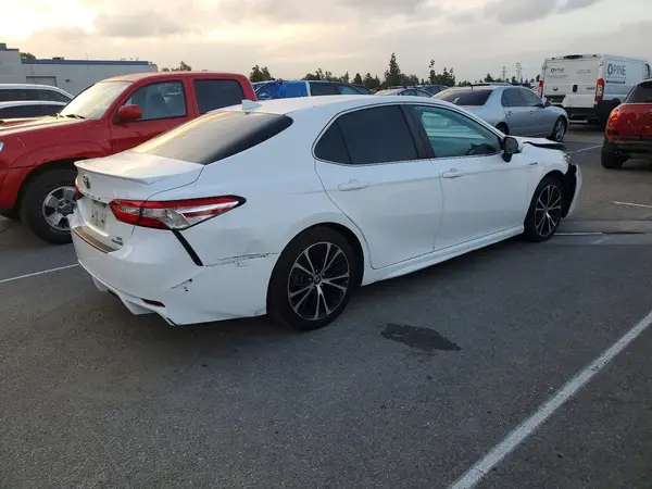 4T1J31AK4LU544401 — 2020 Toyota Camry, фото 3 с аукциона Copart, Передняя часть