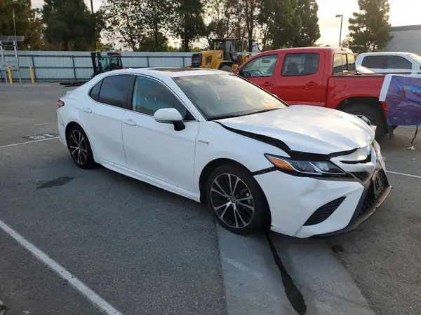 4T1J31AK4LU544401 — 2020 Toyota Camry, фото 4 с аукциона Copart, Передняя часть