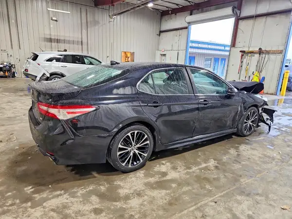 4T1G11AKXLU895653 — 2020 Toyota Camry, фото 3 с аукциона Copart, Передняя часть