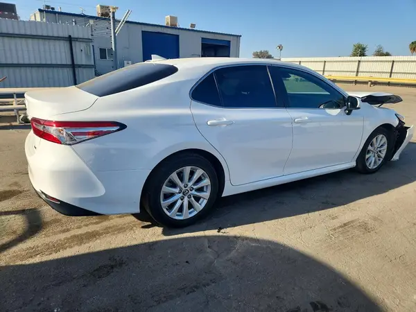 4T1C11AK5LU922790 — 2020 Toyota Camry, фото 3 с аукциона Copart, Передняя часть