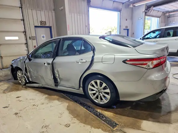 4T1C11AK7LU945911 — 2020 Toyota Camry, фото 2 с аукциона Copart 08.10.2026, Боковая часть