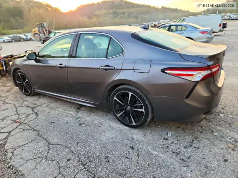 4T1K61AKXLU920725 — 2020 Toyota Camry, фото 2 с аукциона Copart, Передняя часть