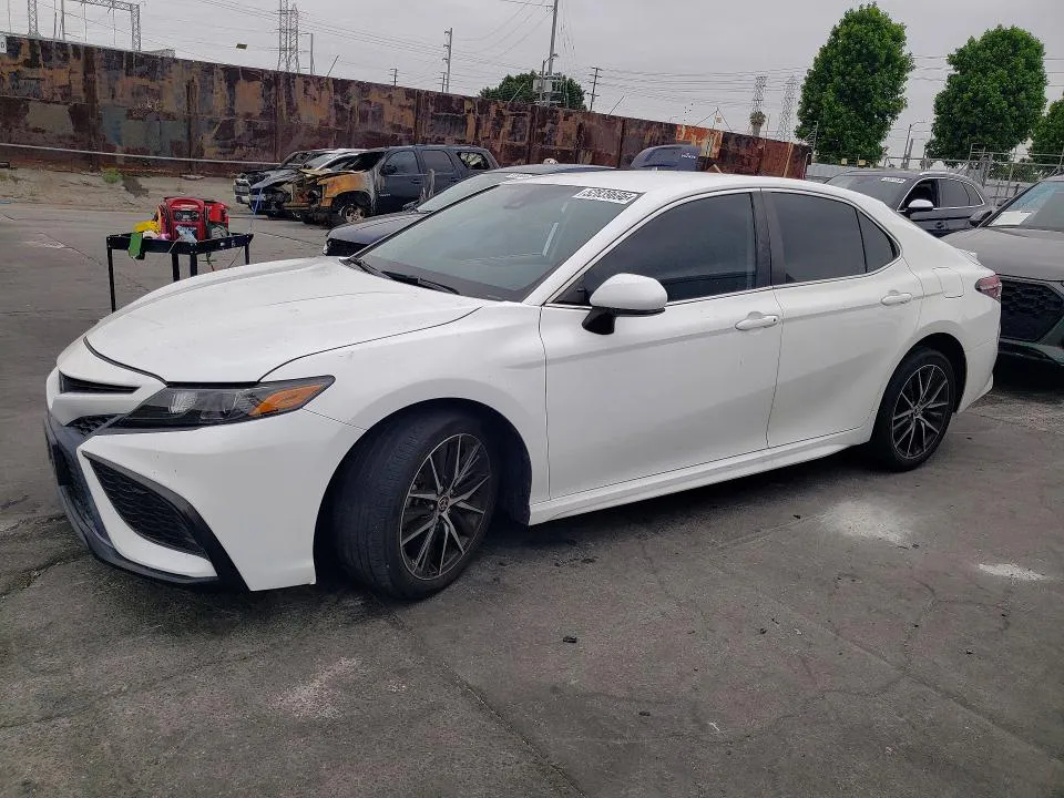 2021 Toyota Camry VIN 4T1G11AK1MU570651 фото 1