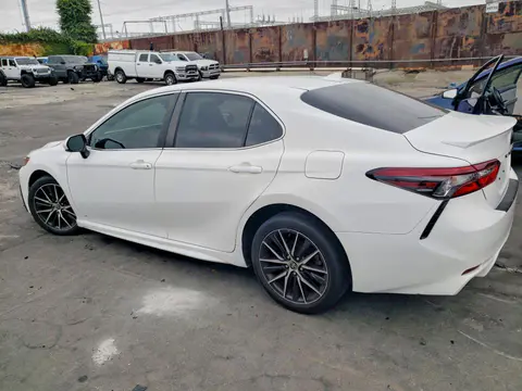 2021 Toyota Camry VIN 4T1G11AK1MU570651 фото 2