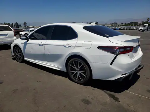 4T1G11AK5MU576162 — 2021 Toyota Camry, фото 2 с аукциона Copart 14.10.2026, Задняя часть