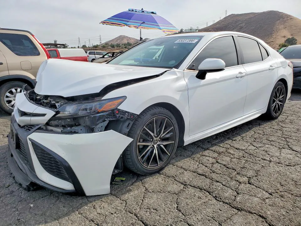 2021 Toyota Camry VIN 4T1G11AK1MU585862 фото 1