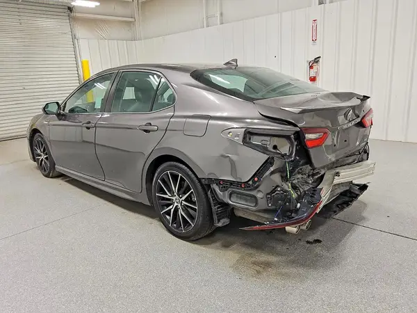 4T1S31AK8MU565127 — 2021 Toyota Camry, фото 2 с аукциона Copart 01.10.2026, Задняя часть