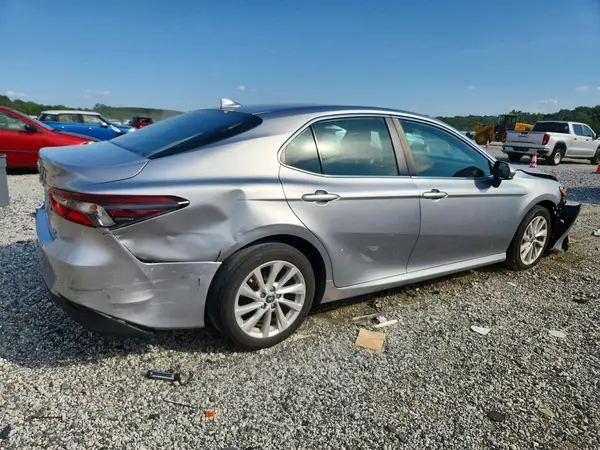 4T1C11AK6MU615324 — 2021 Toyota Camry, фото 3 с аукциона Copart 13.10.2026, Передняя часть