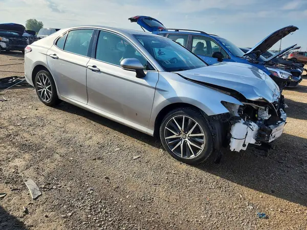 4T1F11BK4MU045836 — 2021 Toyota Camry, фото 4 с аукциона Copart 13.10.2026, Передняя часть