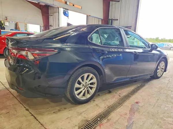 4T1C11AK0MU448636 — 2021 Toyota Camry, фото 3 с аукциона Copart 12.10.2026, Передняя часть