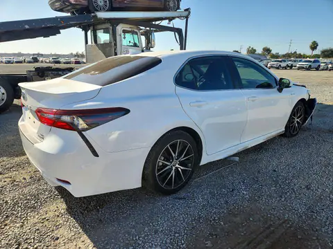4T1G31AK8MU562735 — 2021 Toyota Camry, фото 3 с аукциона Copart 29.09.2026, Передняя часть