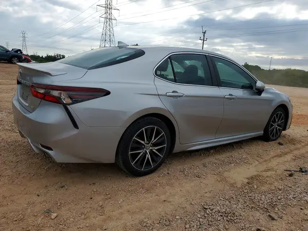 4T1G11AK8MU440124 — 2021 Toyota Camry, фото 3 с аукциона Copart, Механические повреждения