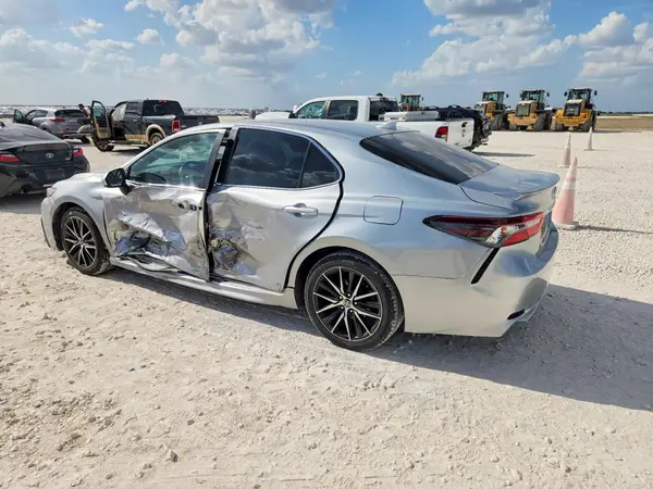 4T1G11AK6MU560956 — 2021 Toyota Camry, фото 2 с аукциона Copart 08.10.2026, Боковая часть