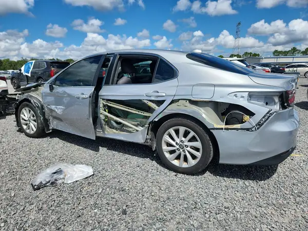 4T1C11AK7MU587078 — 2021 Toyota Camry, фото 2 с аукциона Copart 06.10.2026, Передняя часть