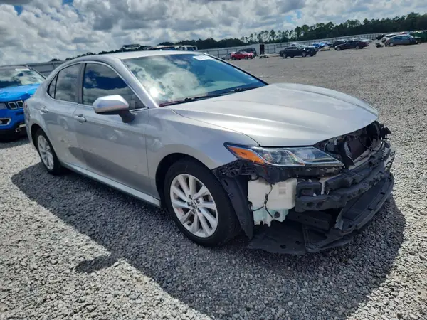 4T1C11AK7MU587078 — 2021 Toyota Camry, фото 4 с аукциона Copart 06.10.2026, Передняя часть