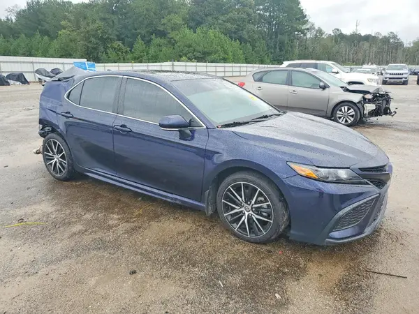 4T1S11AK4MU514116 — 2021 Toyota Camry, фото 4 с аукциона Copart, Задняя часть