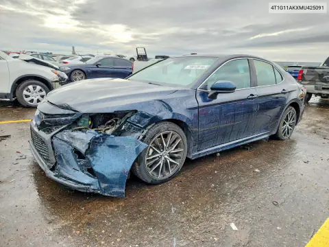 4T1G11AKXMU425091 — 2021 Toyota Camry, Передняя часть, фото до ремонта