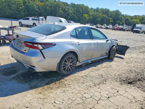 4T1G11AKXMU605932 — 2021 Toyota Camry, фото 3 с аукциона Copart, Передняя часть