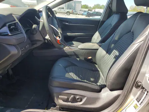 4T1G11AKXMU605932 — 2021 Toyota Camry, Передняя часть, фото до ремонта