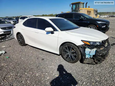 4T1G11AK7MU406725 — 2021 Toyota Camry, фото 4 с аукциона Copart, Сторона