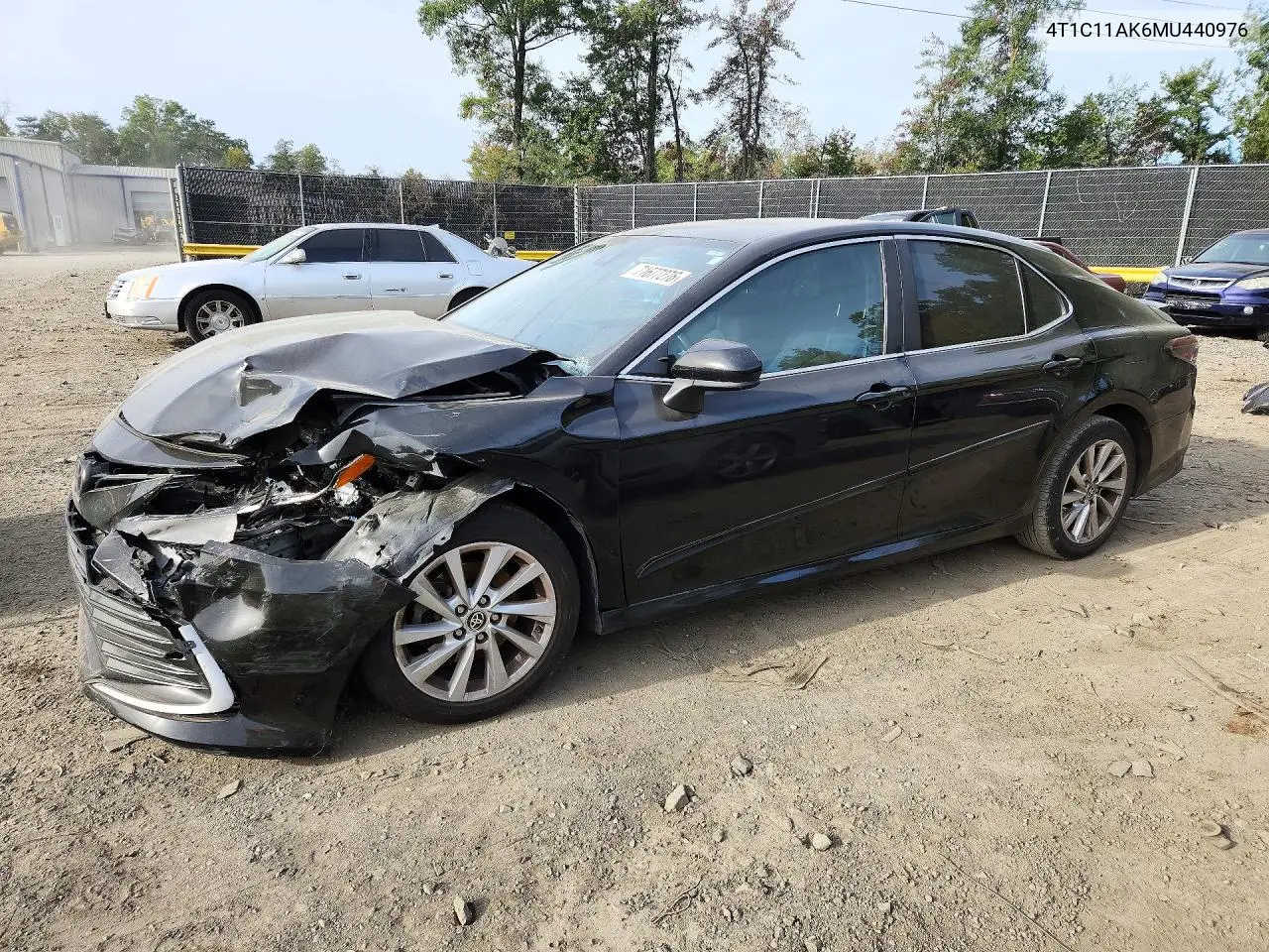 2021 Toyota Camry Le VIN 4T1C11AK6MU440976 фото 1