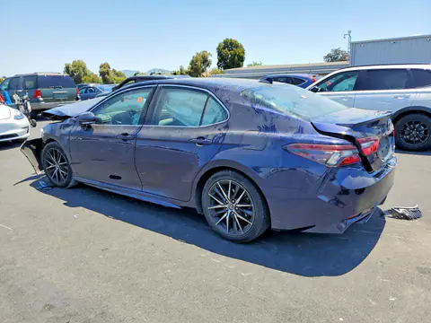 4T1G11AK3NU050551 — 2022 Toyota Camry, фото 2 с аукциона Copart 14.10.2026, Передняя часть