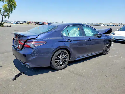 4T1G11AK3NU050551 — 2022 Toyota Camry, фото 3 с аукциона Copart 14.10.2026, Передняя часть