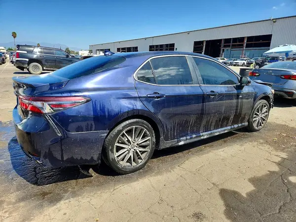 4T1T11AK5NU656271 — 2022 Toyota Camry, фото 3 с аукциона Copart 13.10.2026, Передняя часть