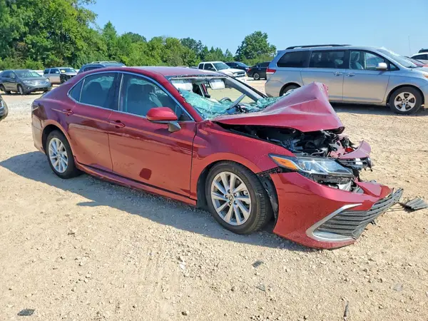 4T1C11AK1NU671575 — 2022 Toyota Camry, фото 4 с аукциона Copart 12.10.2026, Передняя часть