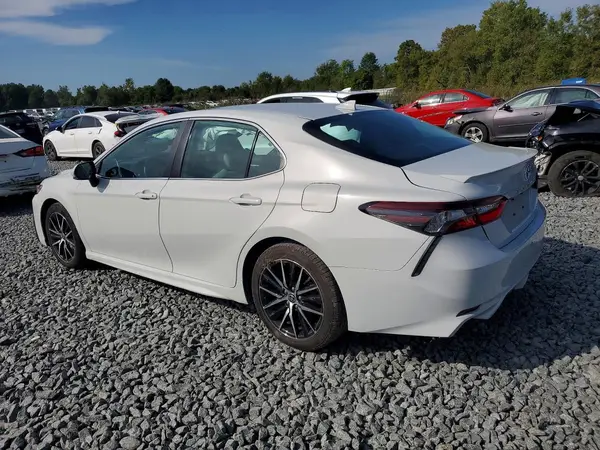 4T1T11BK1NU063179 — 2022 Toyota Camry, фото 2 с аукциона Copart 01.10.2026, Боковая часть