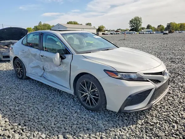 4T1T11BK1NU063179 — 2022 Toyota Camry, фото 4 с аукциона Copart 01.10.2026, Боковая часть
