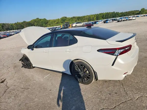 4T1KZ1AK0NU065804 — 2022 Toyota Camry, фото 2 с аукциона Copart, Передняя часть