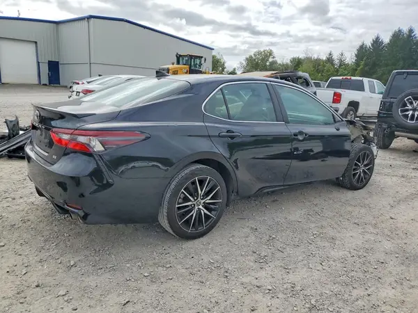 4T1G11AK2NU678861 — 2022 Toyota Camry, фото 3 с аукциона Copart, Передняя часть