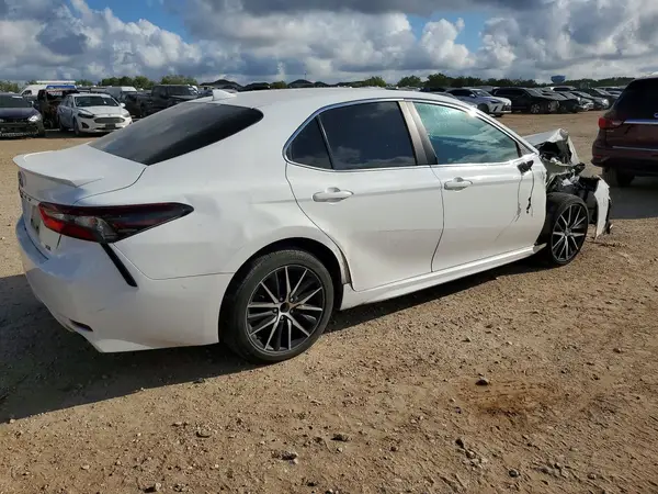4T1G11AK5NU057274 — 2022 Toyota Camry, фото 3 с аукциона Copart 09.10.2026, Передняя часть
