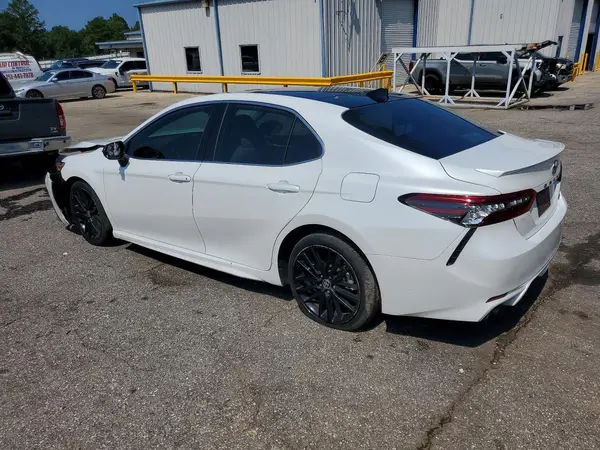 4T1K61AK9NU004993 — 2022 Toyota Camry, фото 2 с аукциона Copart, Передняя часть