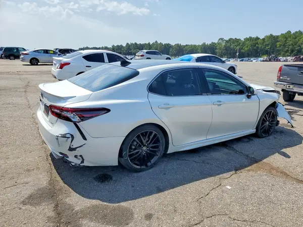 4T1K61AK9NU004993 — 2022 Toyota Camry, фото 3 с аукциона Copart, Передняя часть