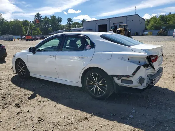 4T1G11BK8NU058062 — 2022 Toyota Camry, фото 2 с аукциона Copart, Задняя часть