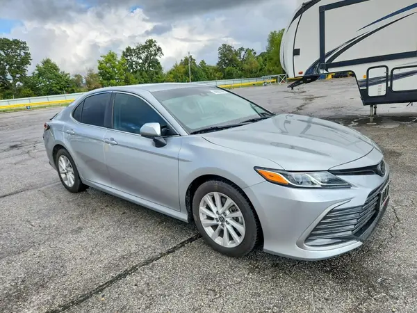 4T1C11AK7NU075130 — 2022 Toyota Camry, фото 4 с аукциона Copart, Задняя часть