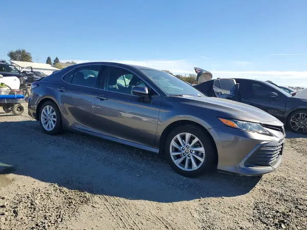 4T1C11AKXNU694630 — 2022 Toyota Camry, фото 4 с аукциона Copart, Задняя часть