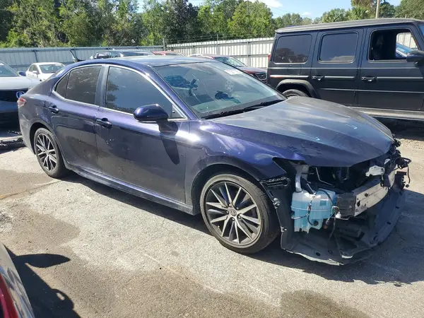 4T1G11AK7NU623175 — 2022 Toyota Camry, фото 4 с аукциона Copart, Передняя часть